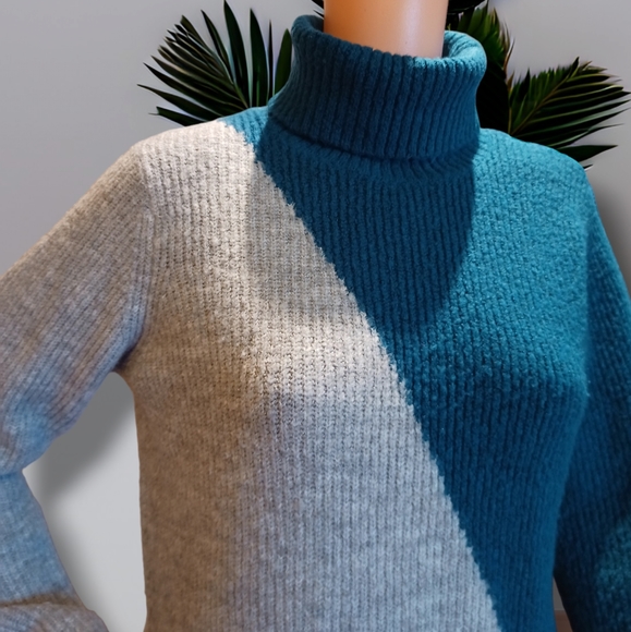 Lily Morgan Women's Turtleneck Color Block Cozy Knit Sweater - Picture 5 of 16